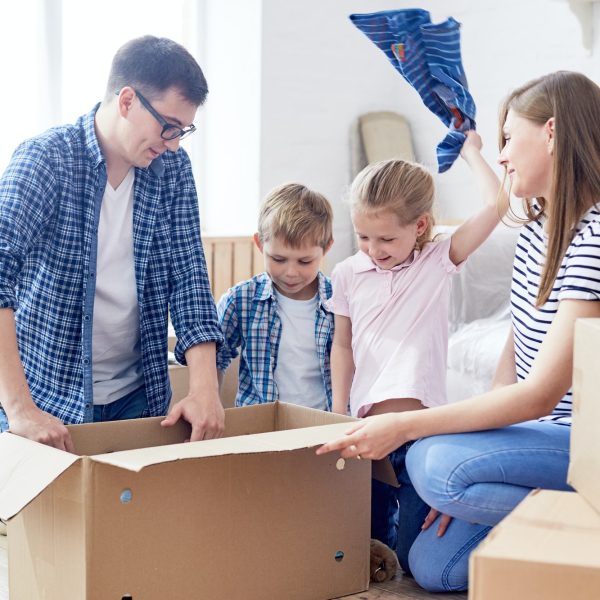 packing-moving-boxes-with-children.jpg